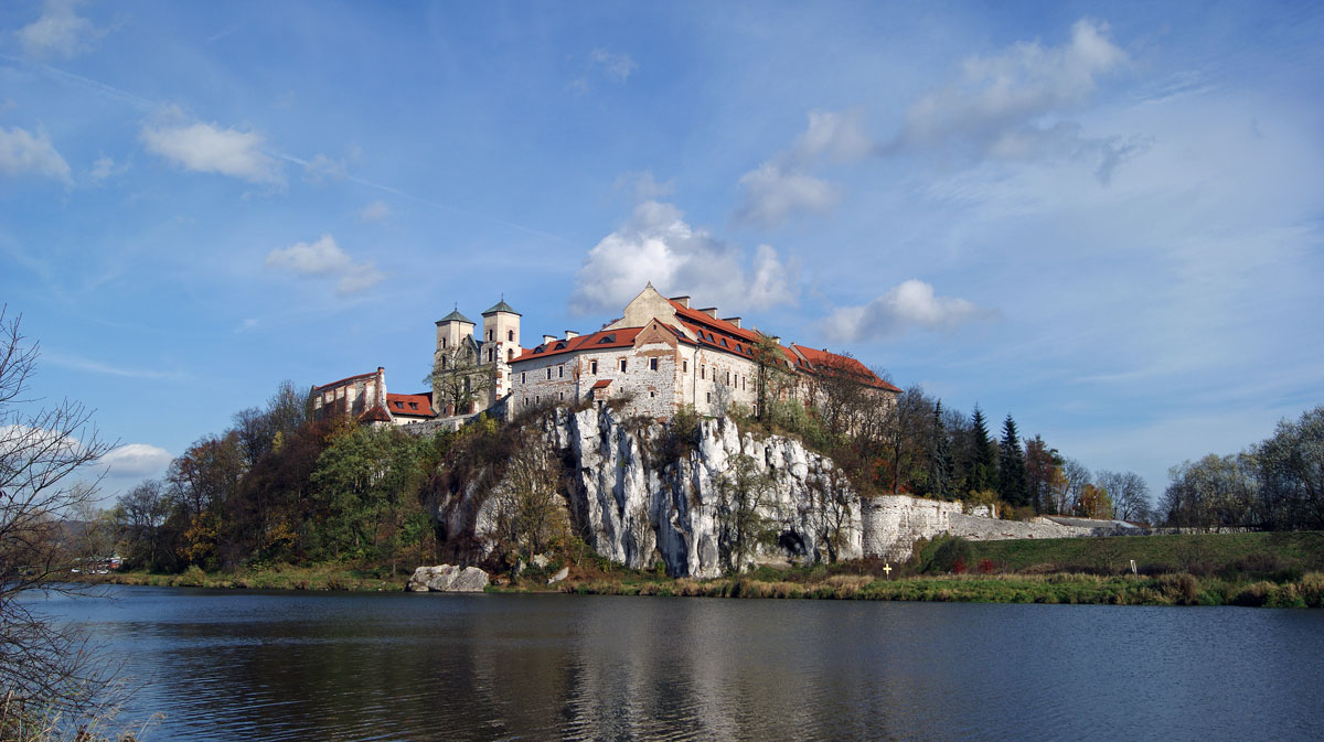 Church of St. Peter and St. Paul and Benedictine Abbey in Tyniec (Kraków, Poland) @ Wikipedia, CC BY-SA 4.0