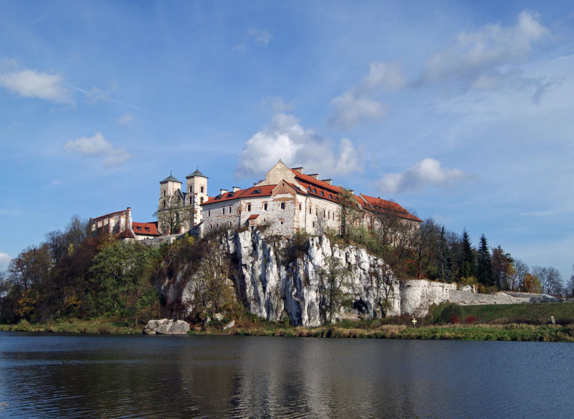 Church of St. Peter and St. Paul and Benedictine Abbey in Tyniec (Kraków, Poland) @ Wikipedia, CC BY-SA 4.0